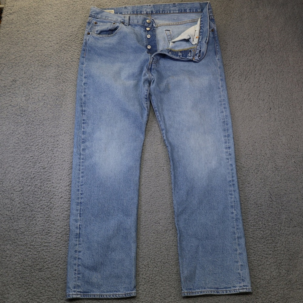 Levis 501 Original Fit Jeans Mens 38x32 Light‎ Wash Blue Denim Button Fly 00501